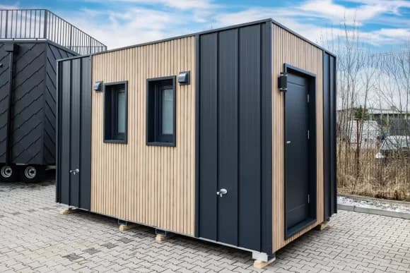 Hochwertiges Sanitärmodul – Stahlchassis, 2 Bäder, 8,2 m² Fläche, 4,41×2,41 m, sofort lieferbar