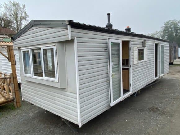 Mobilheim Cosalt 11 – 9×3 m, 2 Schlafzimmer, 1 WC, 1 Dusche, Alu-Fassade, 4-Jahres-Isolierung, sofort lieferbar