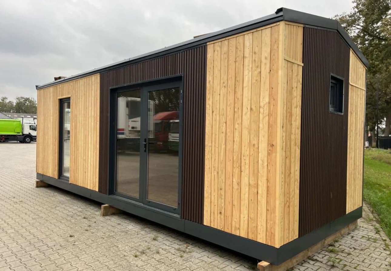 Wohneinheit 24 m² – modulare Wohneinheit 8 × 3 × 3 m mit Wohn‑/Essbereich, Schlafzimmer, Bad und hoher Wärmedämmung, schlüsselfertig