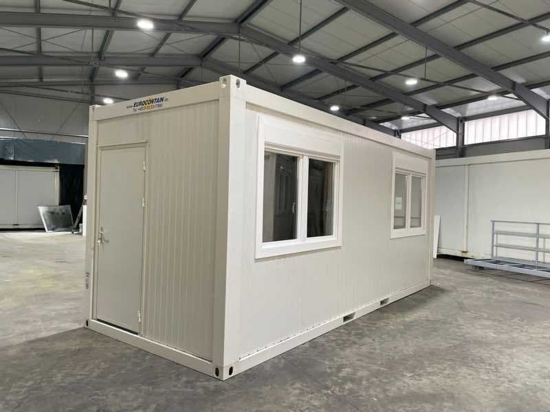Fabrikneuer 20-Fuß-Bürocontainer, vollisoliert, 2 große Fenster mit Rollladen, E-Heizung 2,3kW, RAL 9002, sofort lieferbar