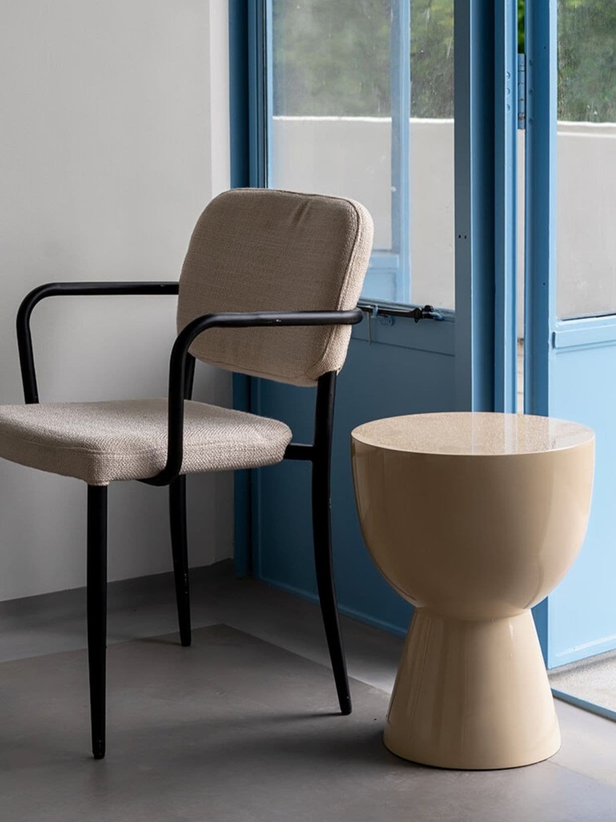Tabouret laqué, Tip Tap beige   - Pols Potten 