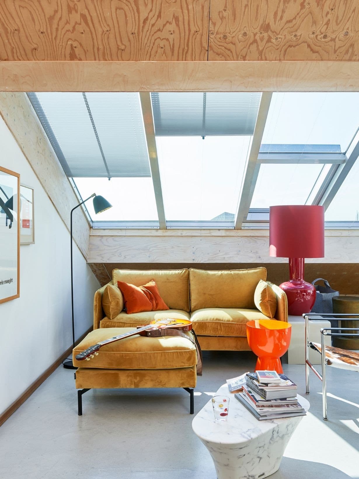 Canapé rétro en velours jaune moutarde, PPno.2   - Pols Potten 