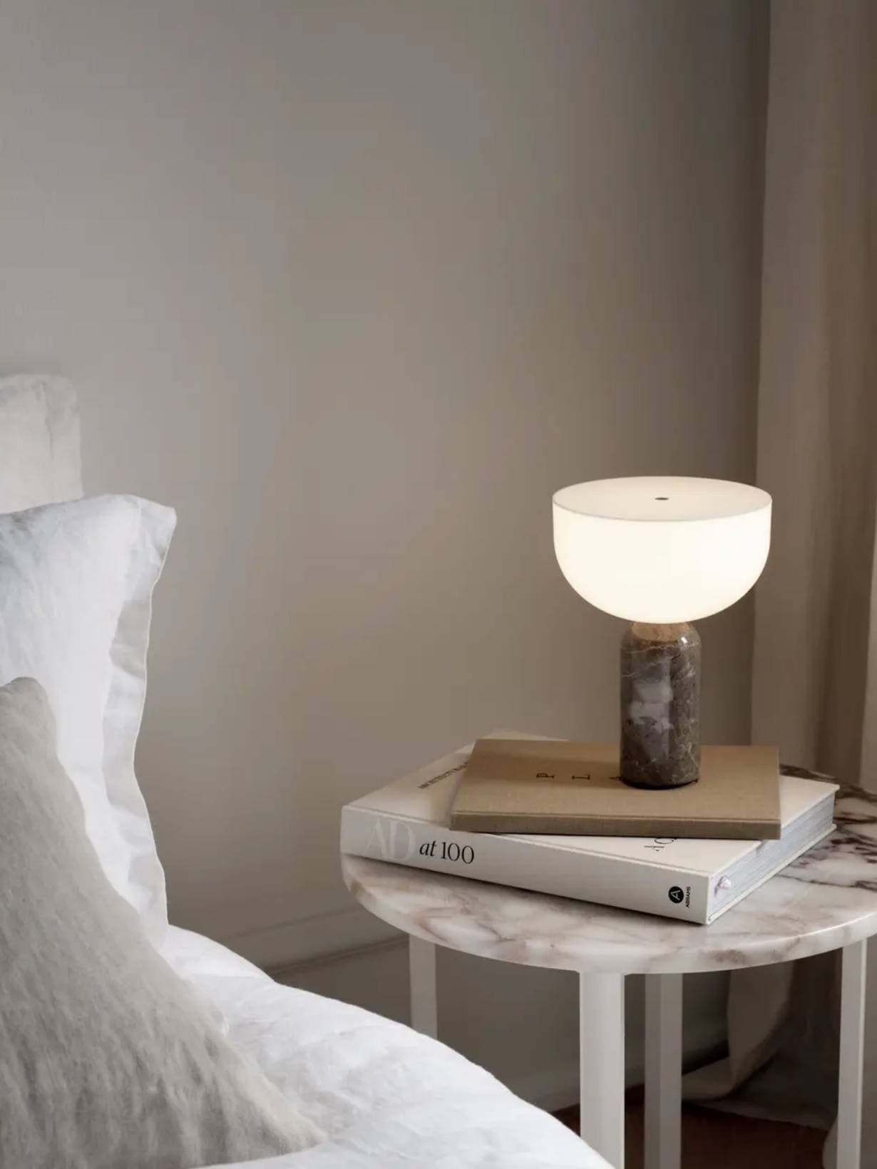Lampe de table en marbre portable, Kizu Gris  - New Works 