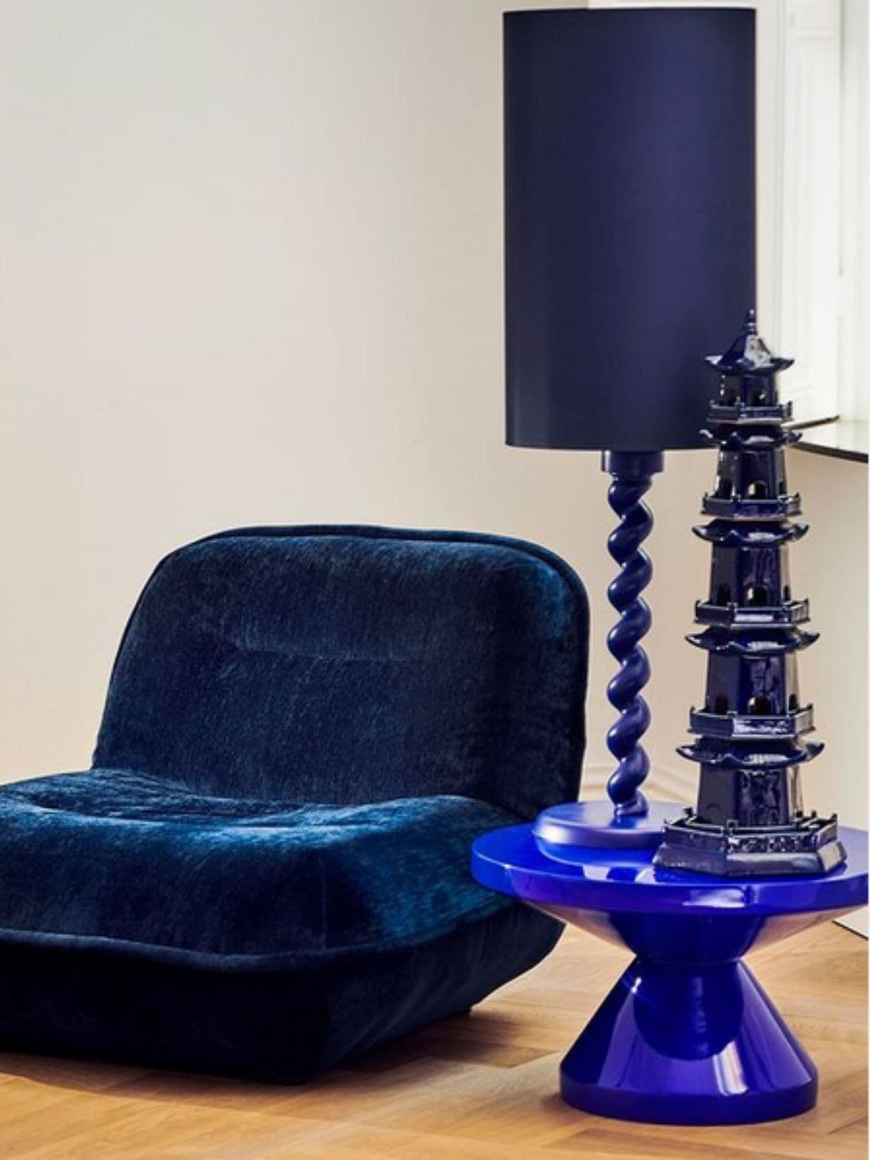 Table basse laquée bleu foncé, Zig Zag   - Pols Potten 