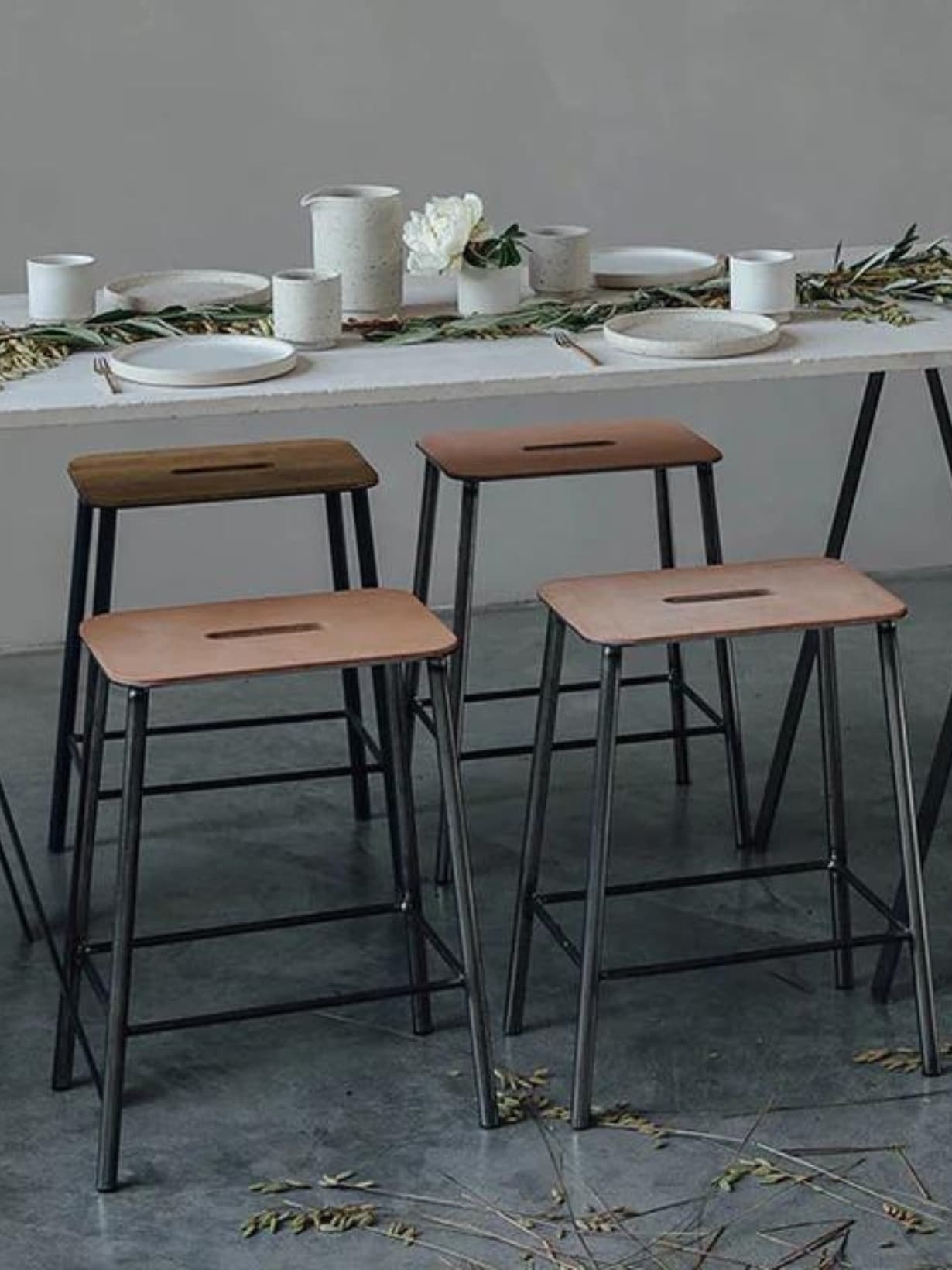 Tabouret, Adam Acier brut / Cuir naturel H50 - Frama 