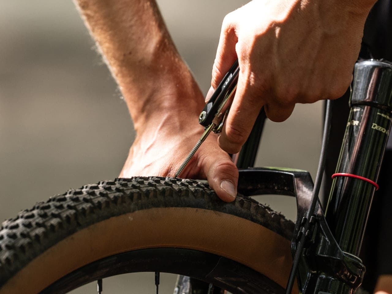 Outil multi fonction (tubeless) + dérive chaine