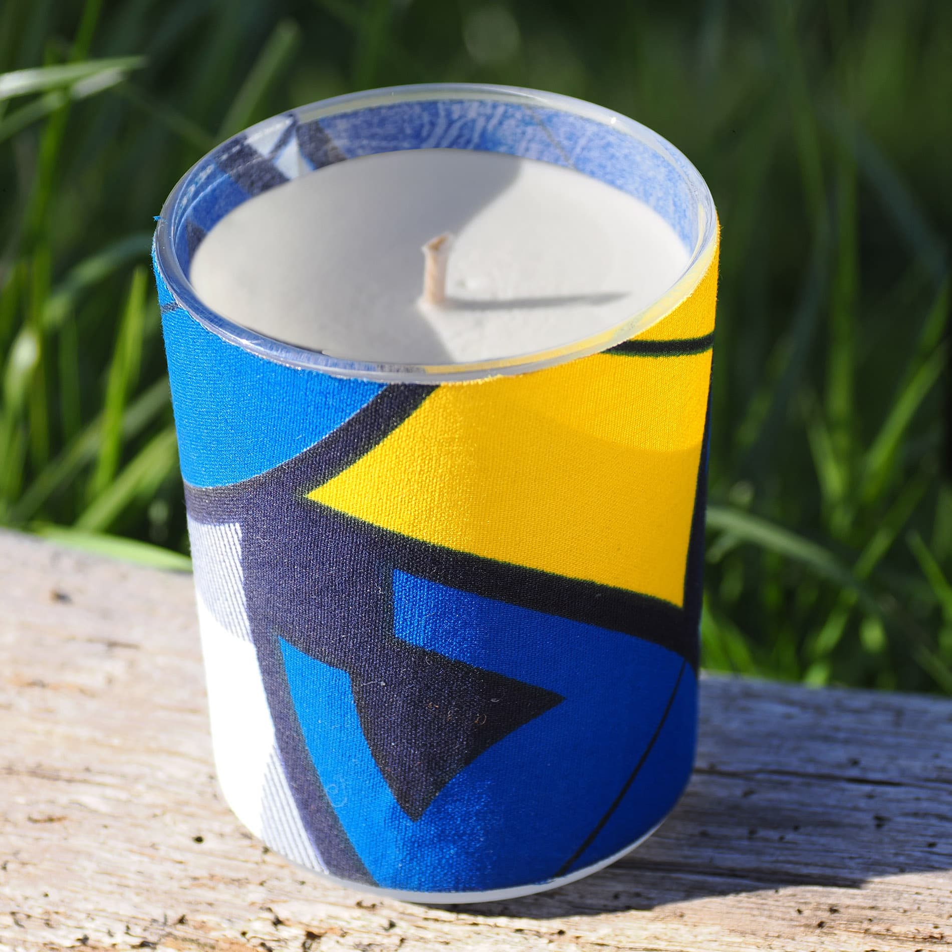 SEGOU POISSONS Bougie parfumée aux motifs géométrique jaune et bleu