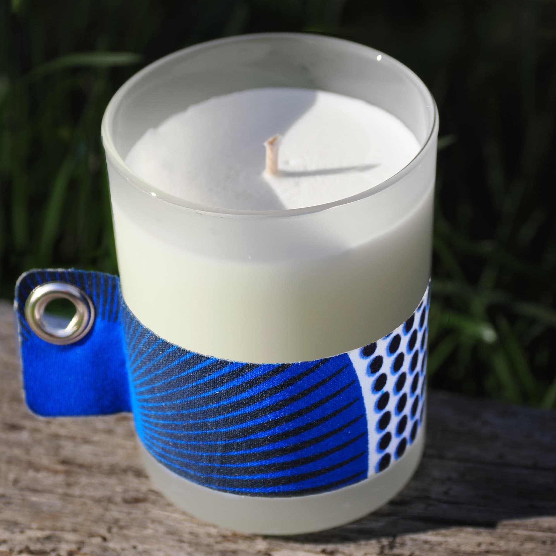 KOULIKORO POINT Bougie parfumée avec bracelet en tissu bleu
