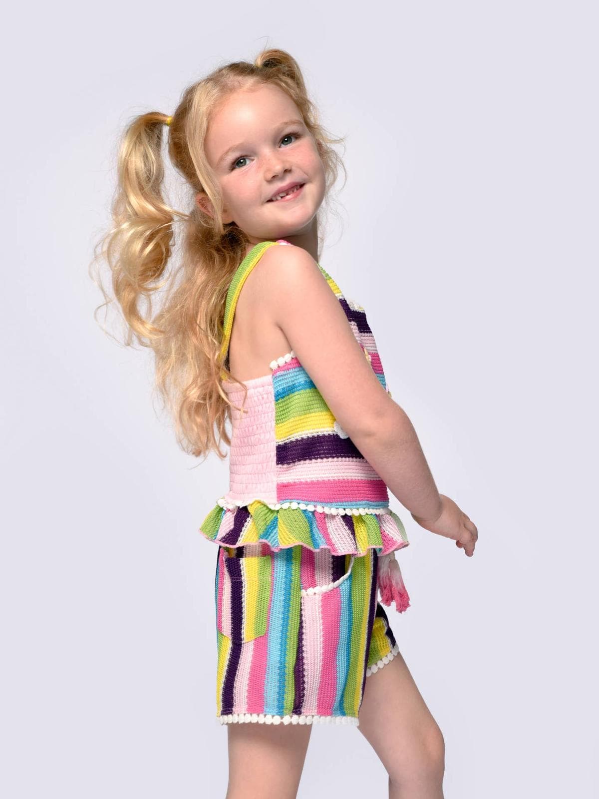 Short rayé avec noeud à pompons