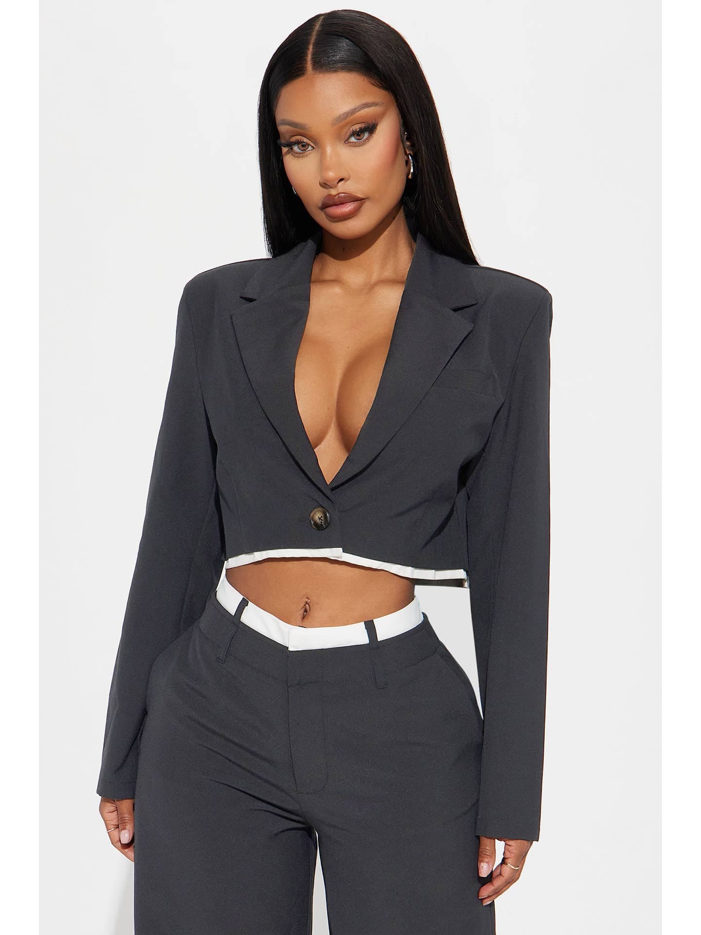 ENSEMBLE VESTE COURTE BICOLORE ET PANTALON LARGE