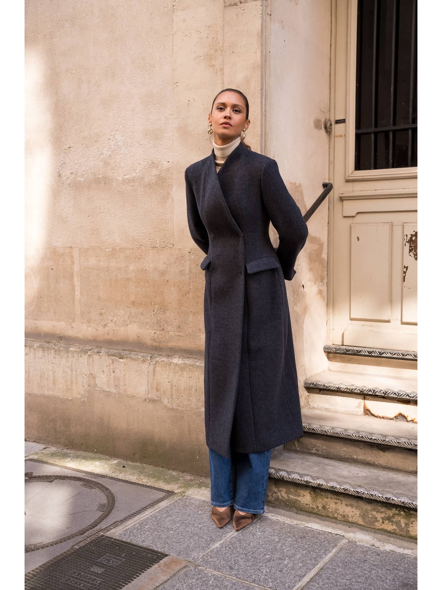 Manteau long en laine mélangée cintré avec col officié