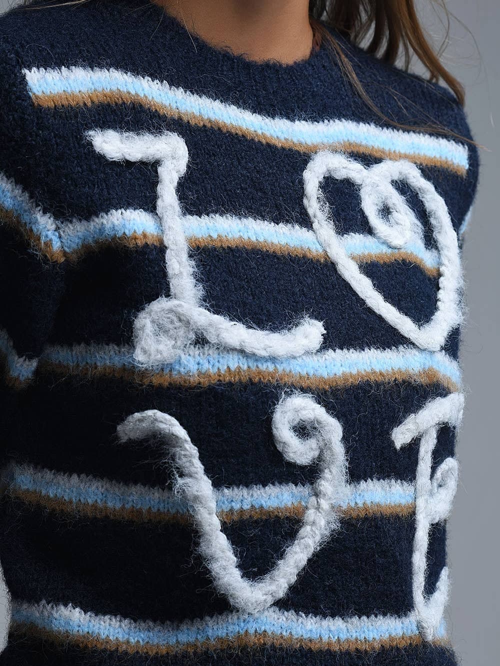 Pull à manches courtes brodé "Love"