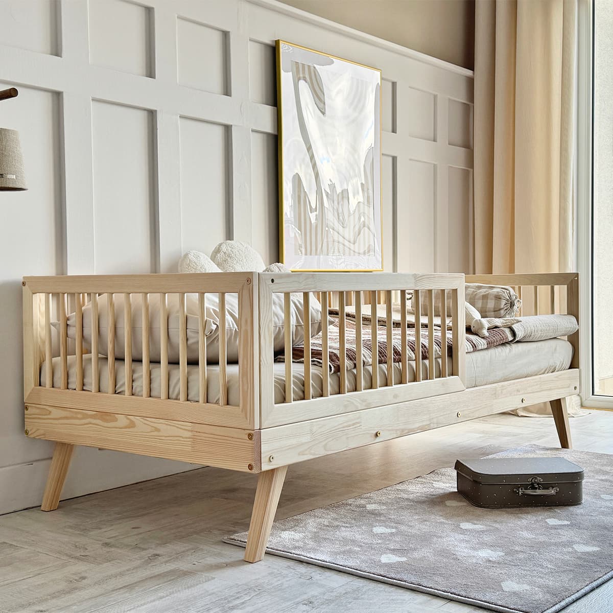 Lit 90x200 barrière haute et sommier inclus pieds 20 cm Maylis Bois