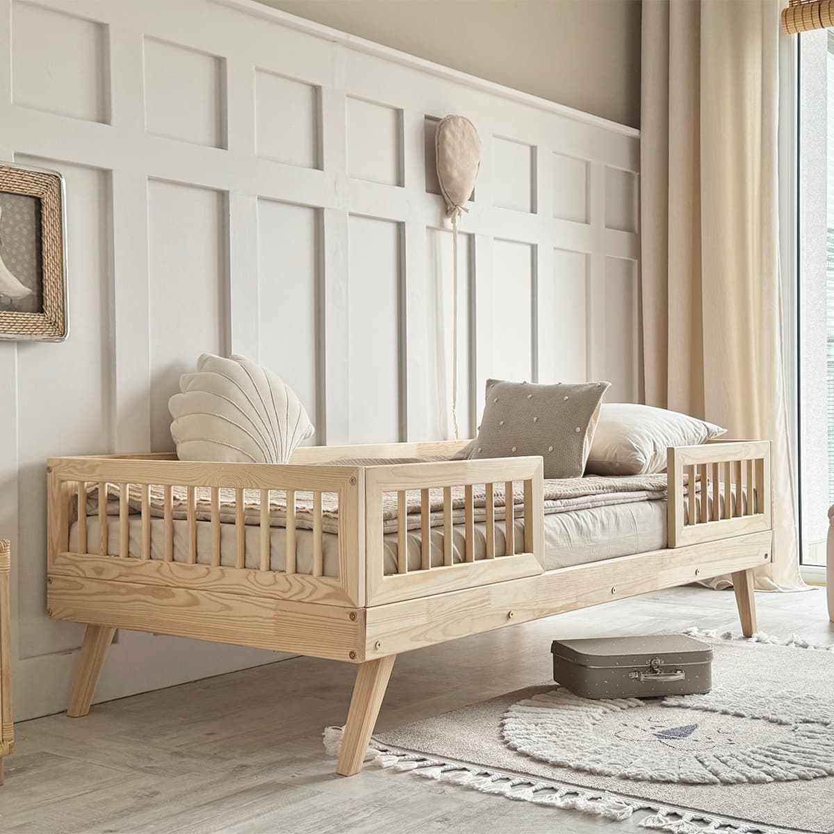 Lit 90x200 barrières et sommier inclus pieds 20 cm Maylis Bois