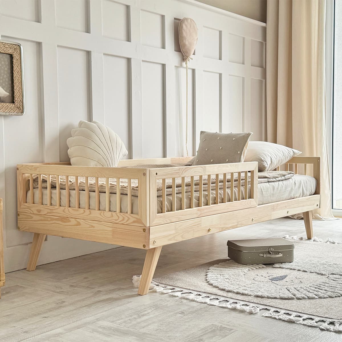 Lit 90x190 barrière et sommier inclus pieds 20 cm Maylis Bois