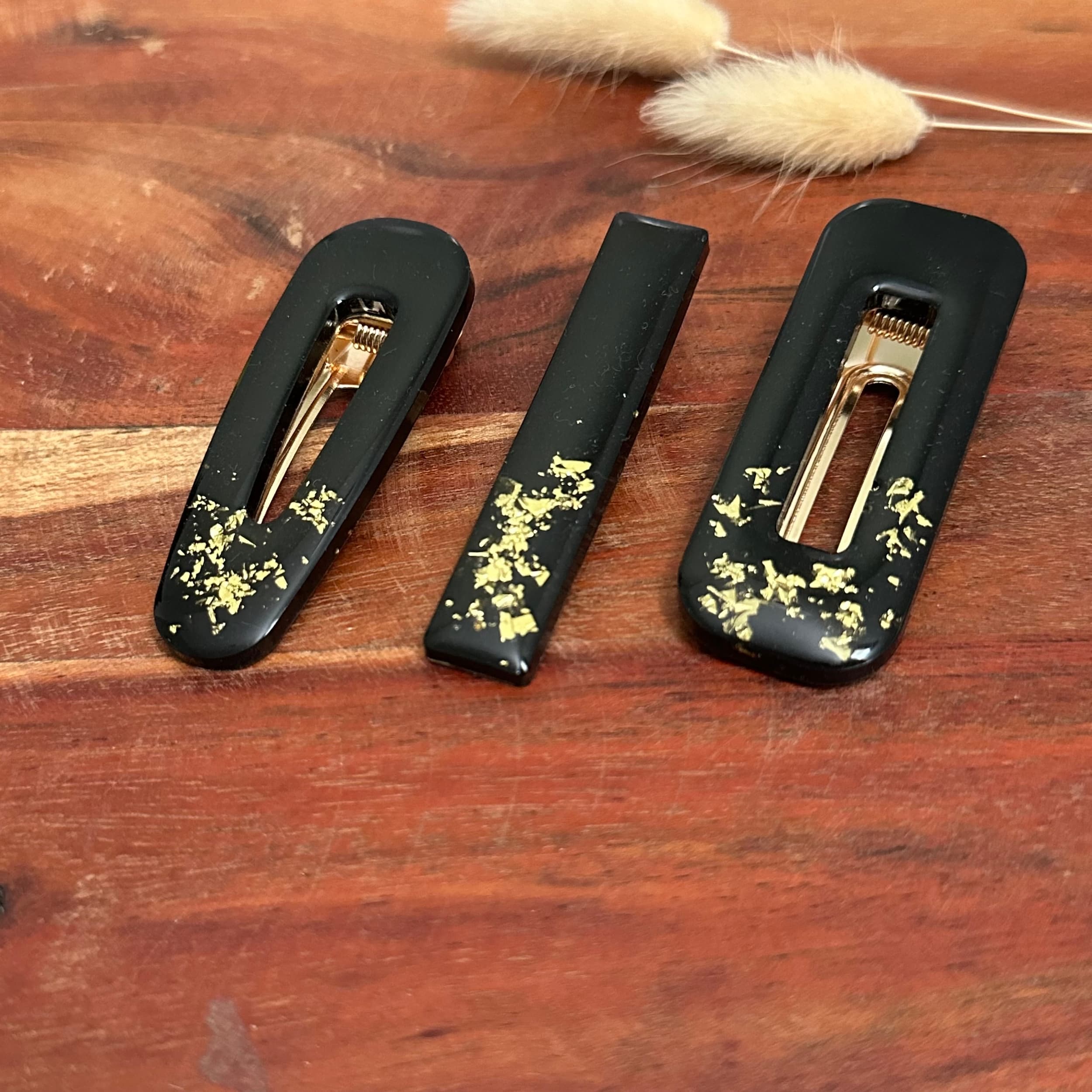 barrette résine noir et feuille or