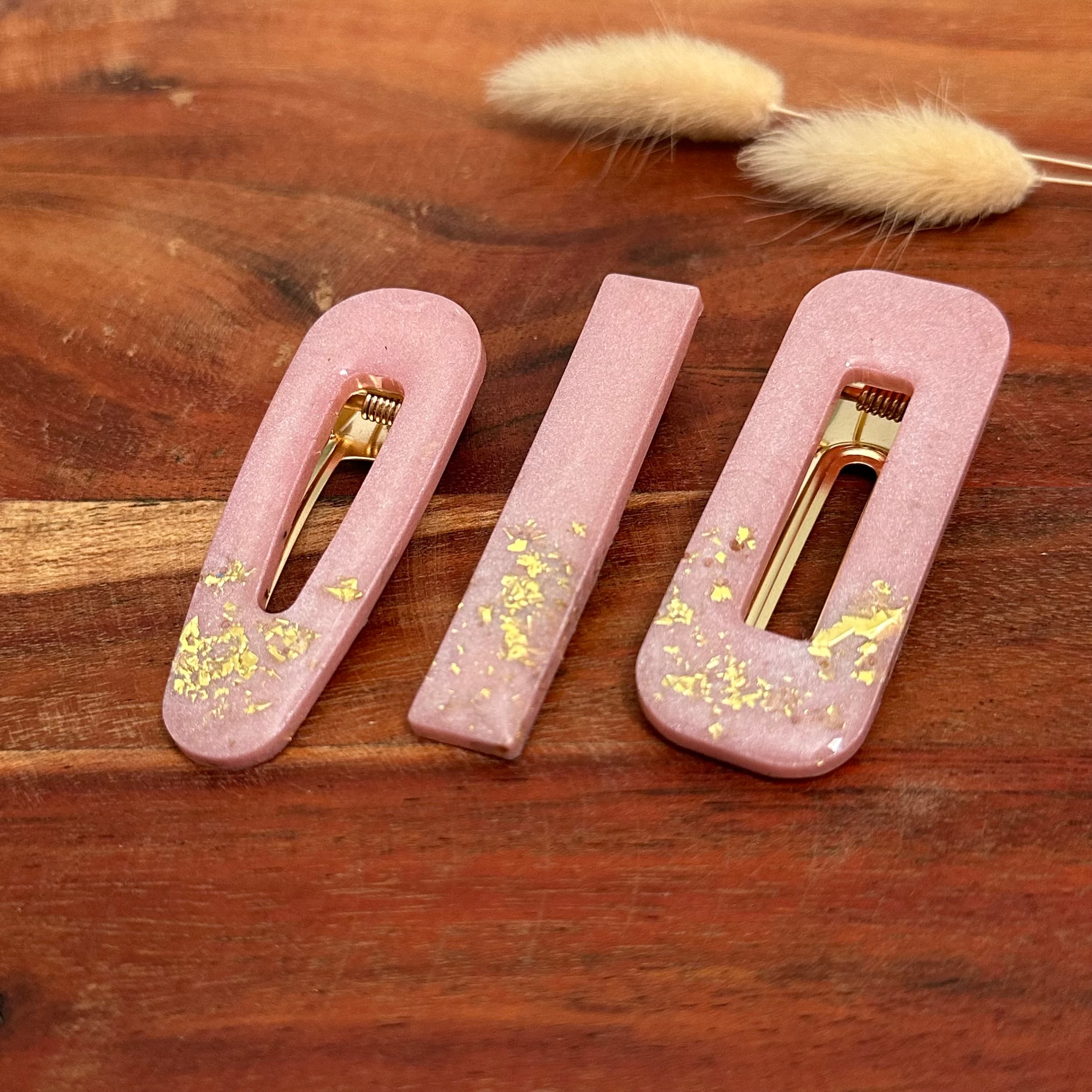 barrette résine rose et feuille or