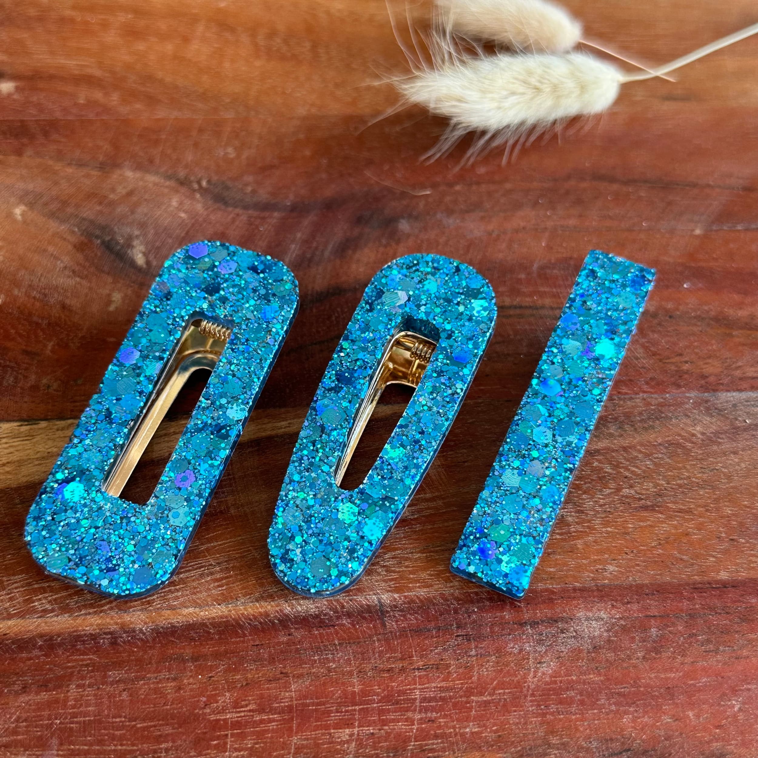 barrette résine paillette bleu