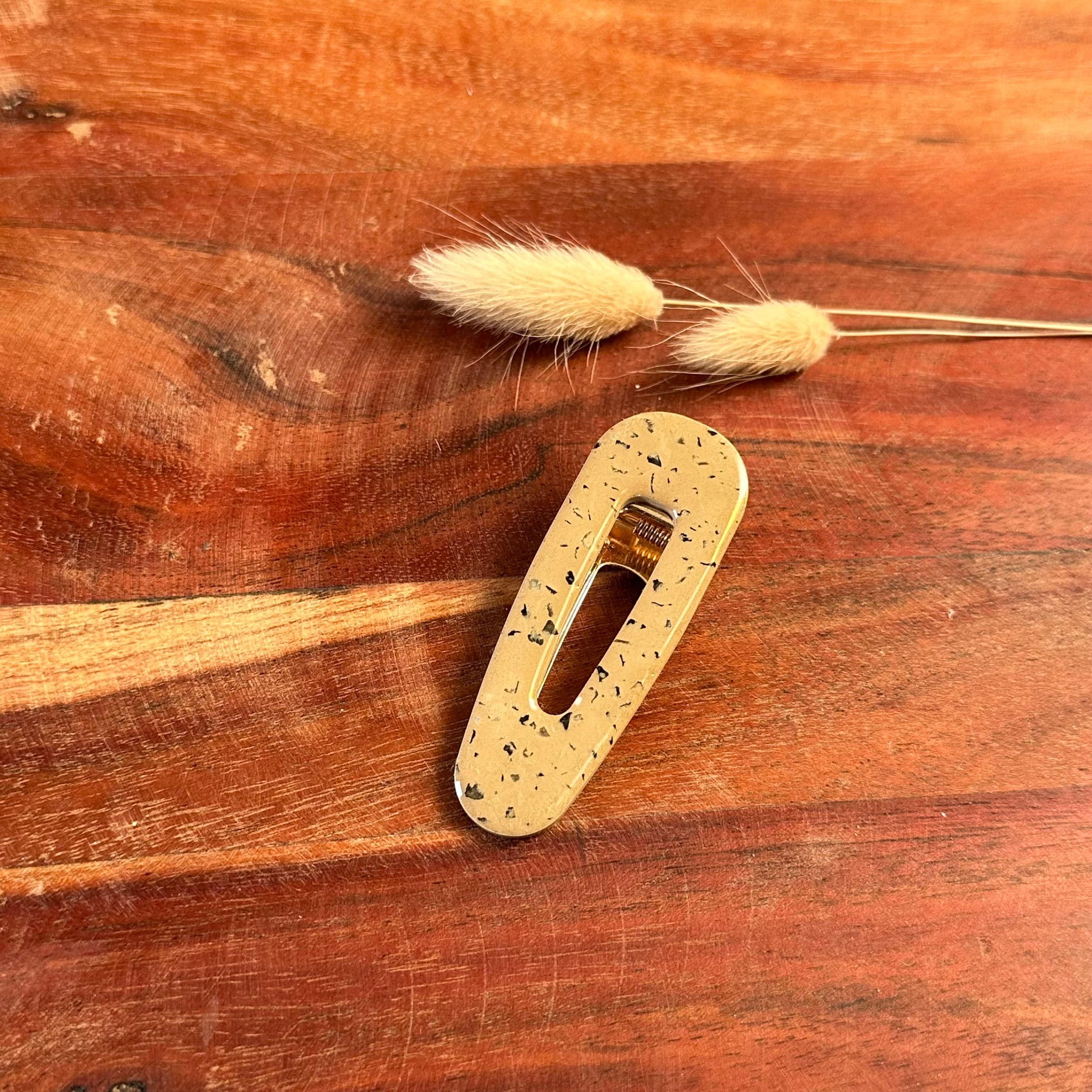 Barrette jesmonite couleur camel et granulat