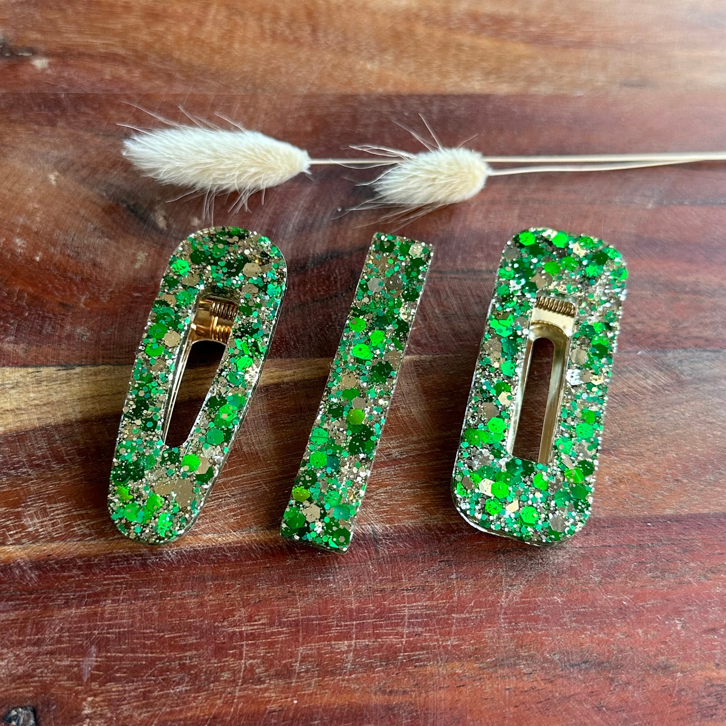 barrette résine paillette vert et or