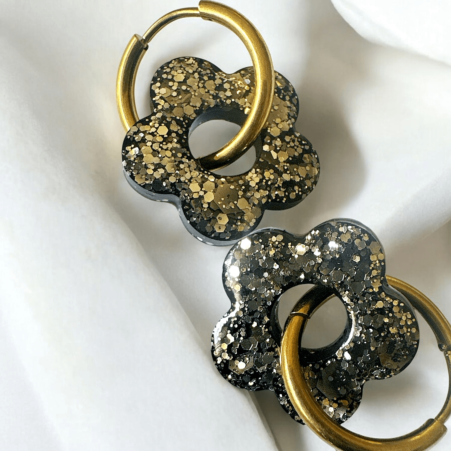 Boucles d'oreilles créole noir paillette or