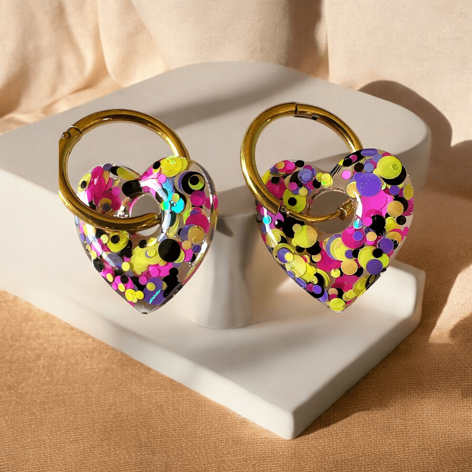 Boucles d'Oreilles Cœur Multicolore à Paillettes