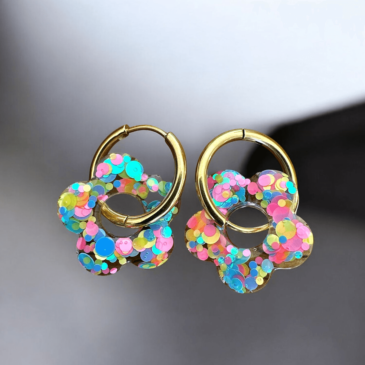 Boucles d'Oreilles Créoles confettis Arc-en-Ciel