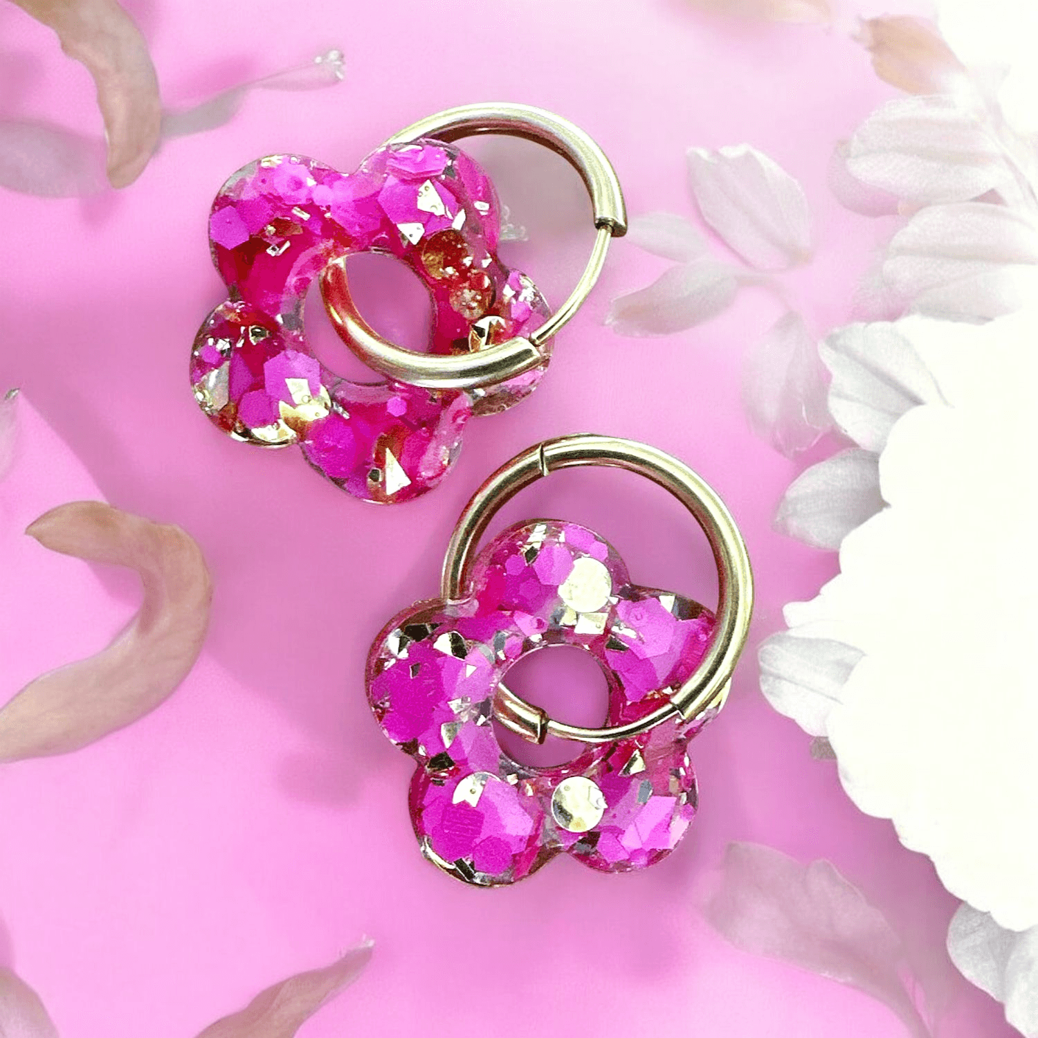Boucles d'Oreilles Fleurs paillettes fushia et or