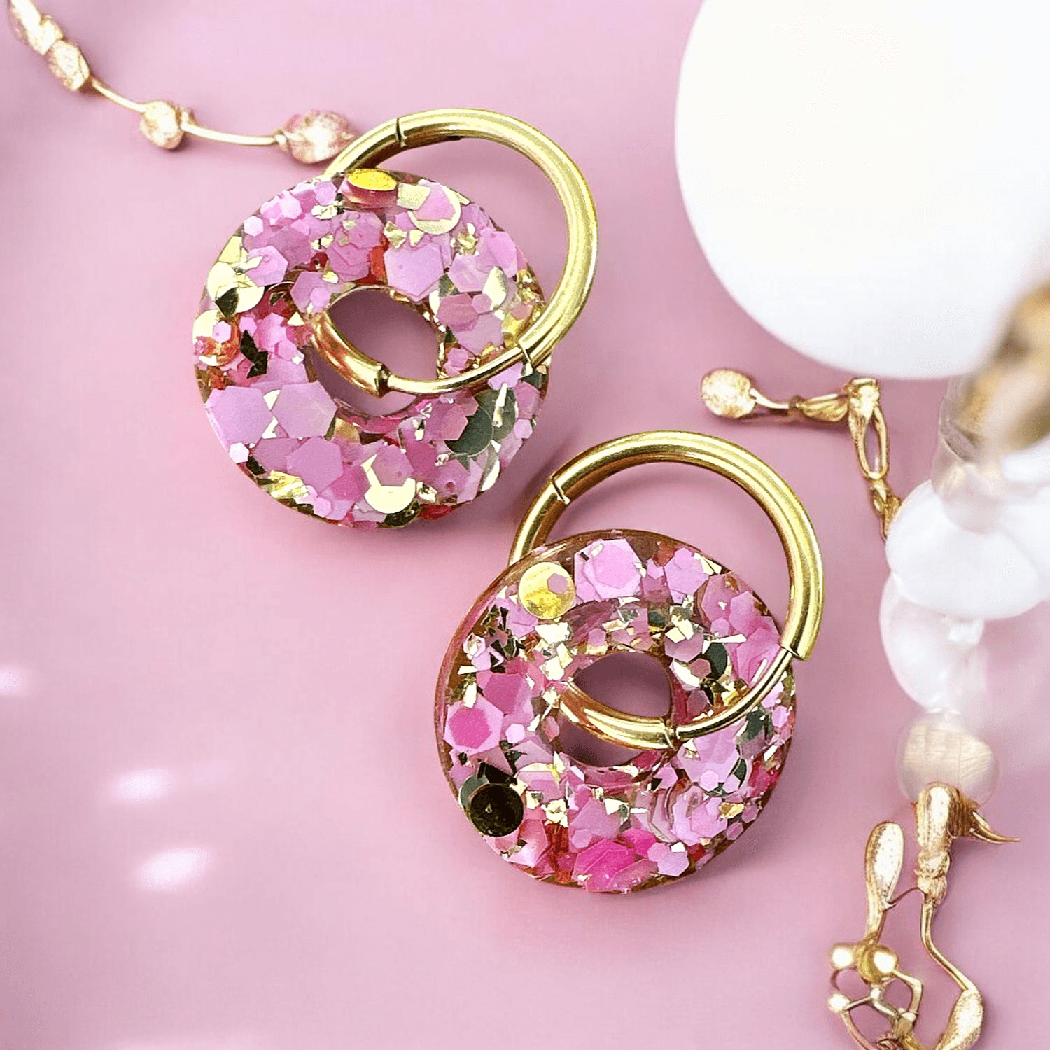 Boucles d'oreilles cercles paillettes rose et or