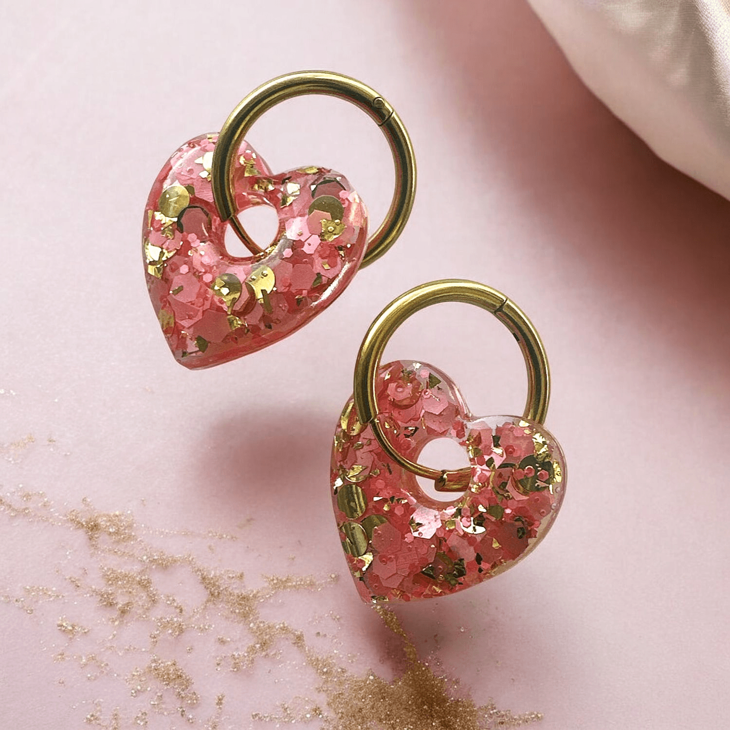 Boucles d'Oreilles Cœurs Pailletés corail et or