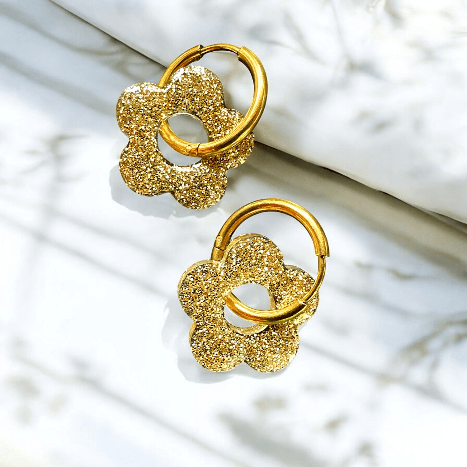 Boucles d'oreilles résine paillettes fines avec créole (aux choix)