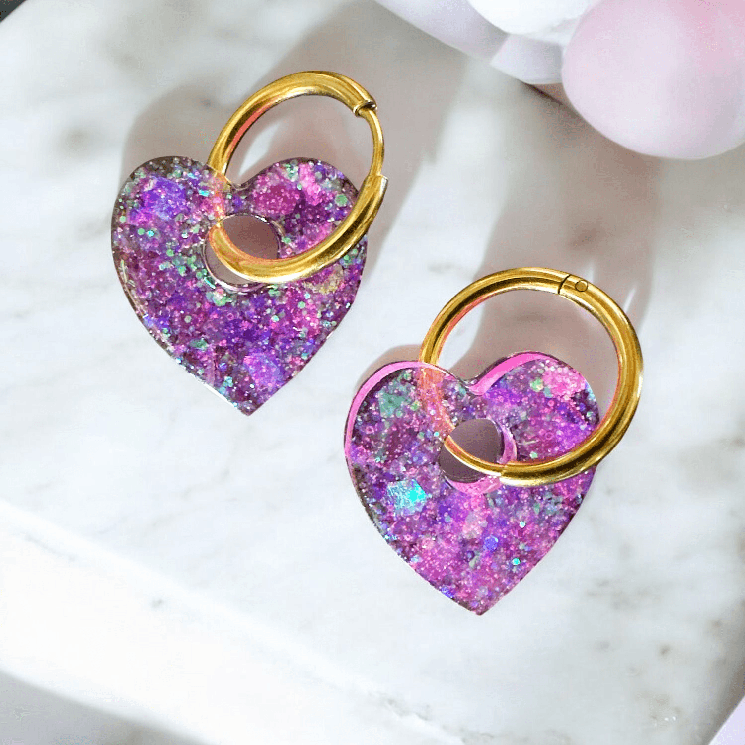 Boucles d'Oreilles en Résine coeur paillette rose