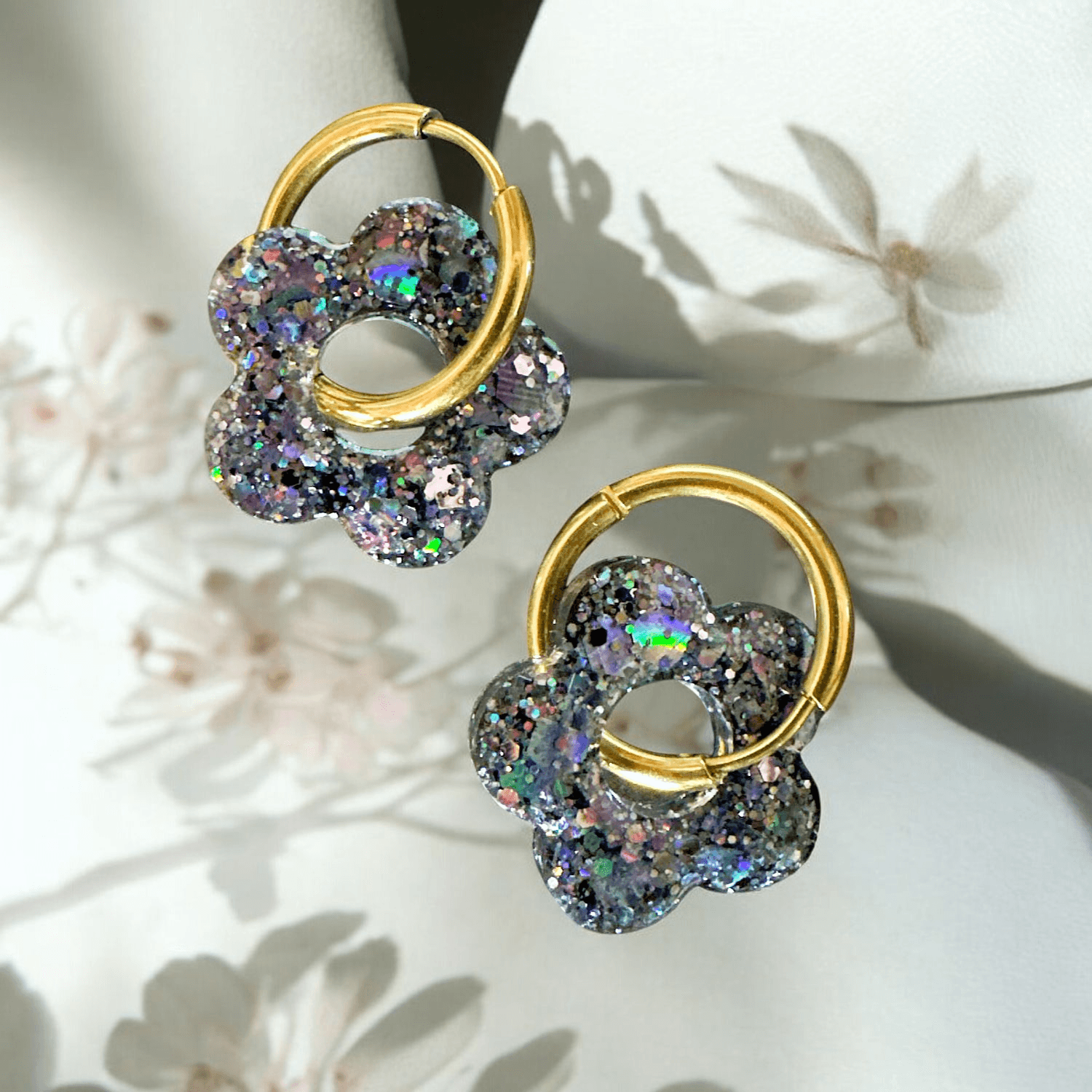 Boucles d'Oreilles Créoles Fleur Pailletée noir