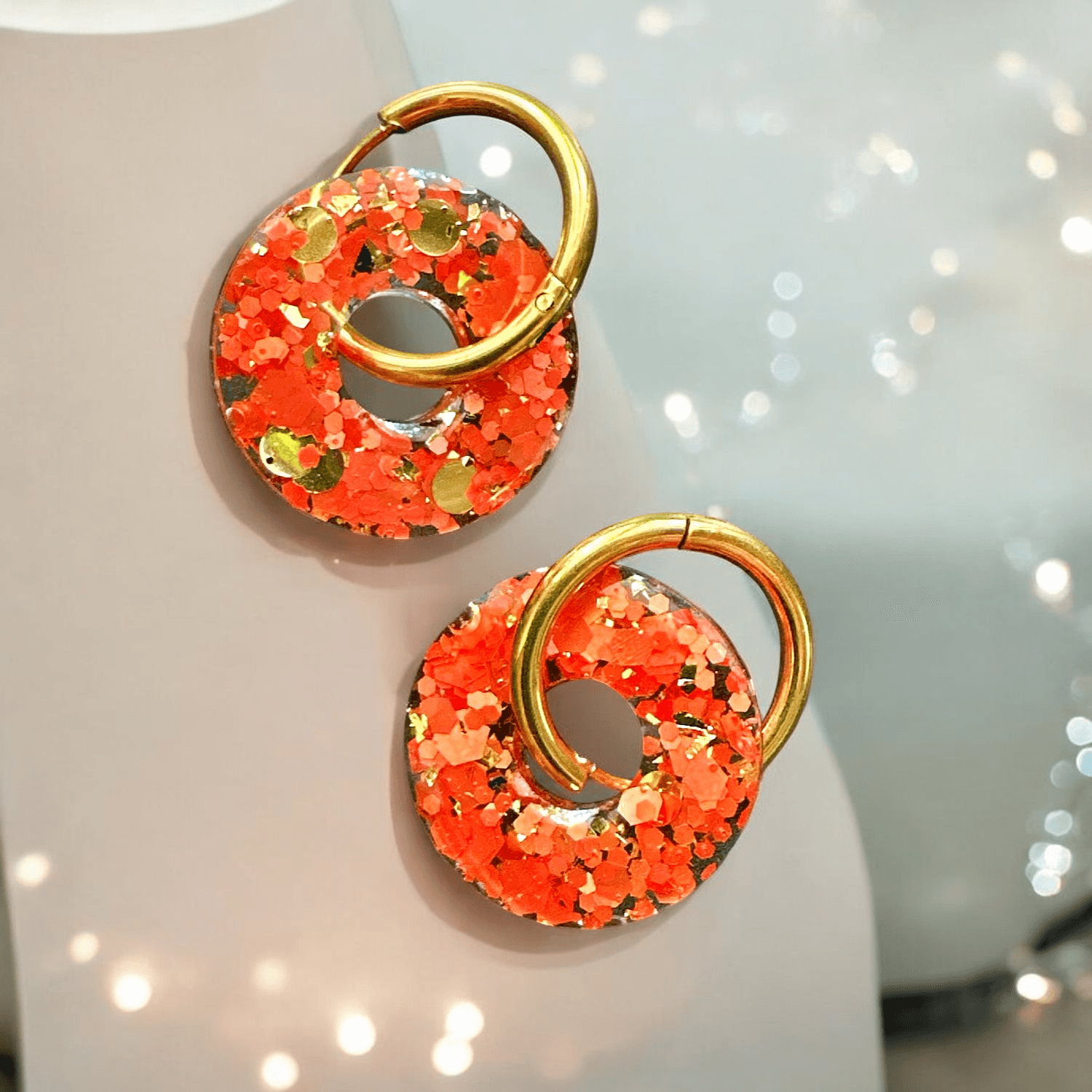 Boucles d'Oreilles Résine cercle Pailletée orange et or