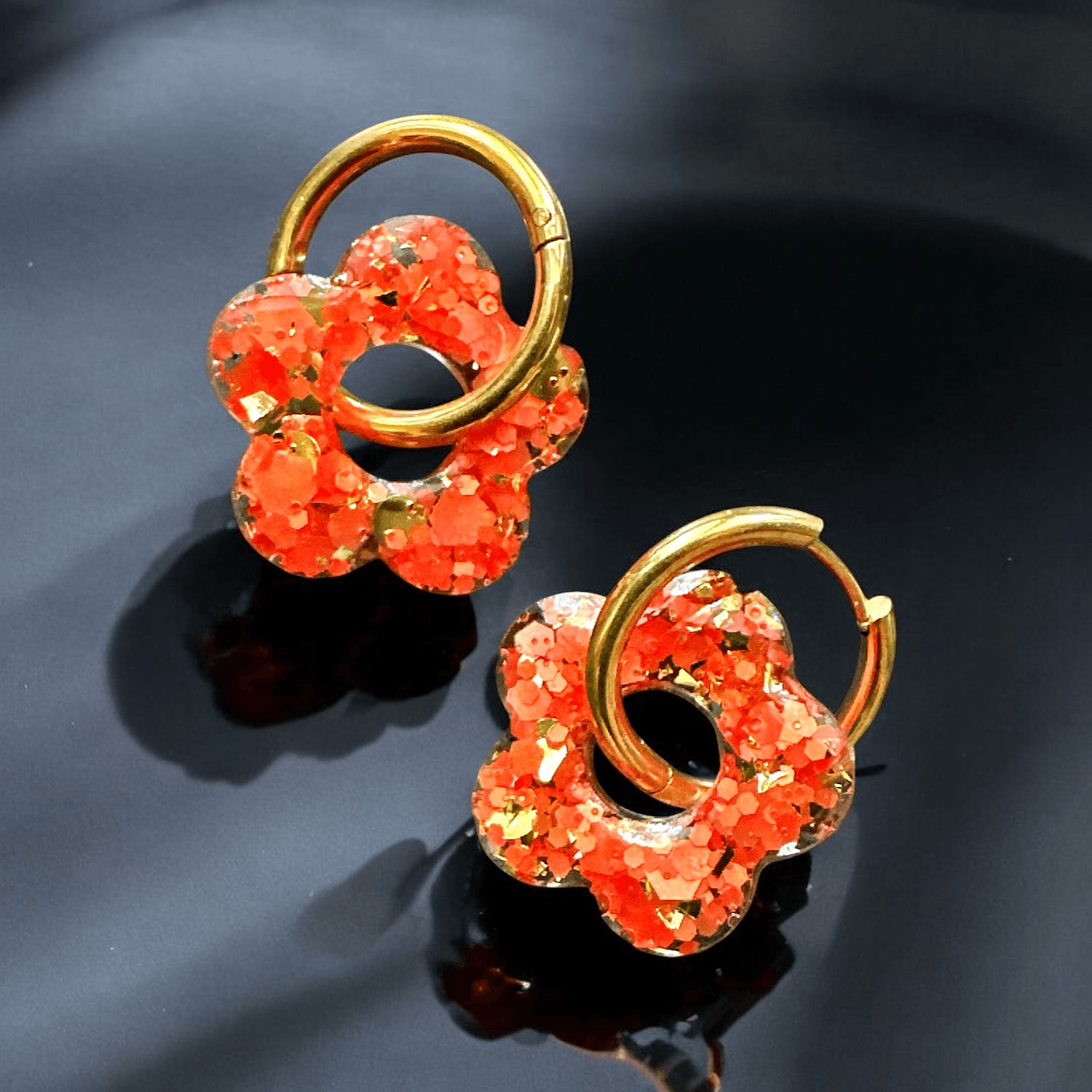 Boucles d'Oreilles Fleur paillette orange et or