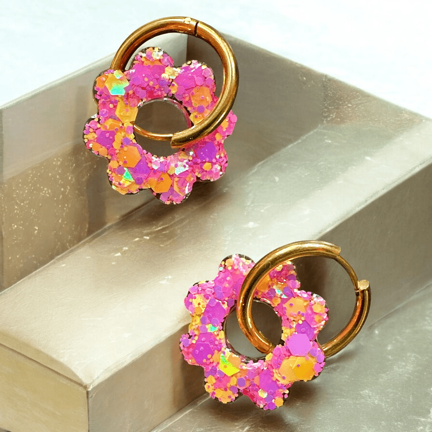 Boucles d'oreilles soleil paillette rose et jaune fluo