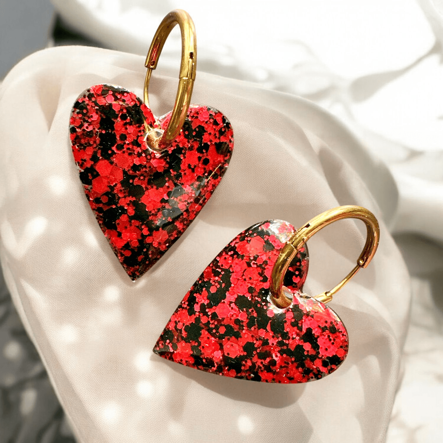 Boucles d'Oreilles maxi coeur paillette noir et rouge