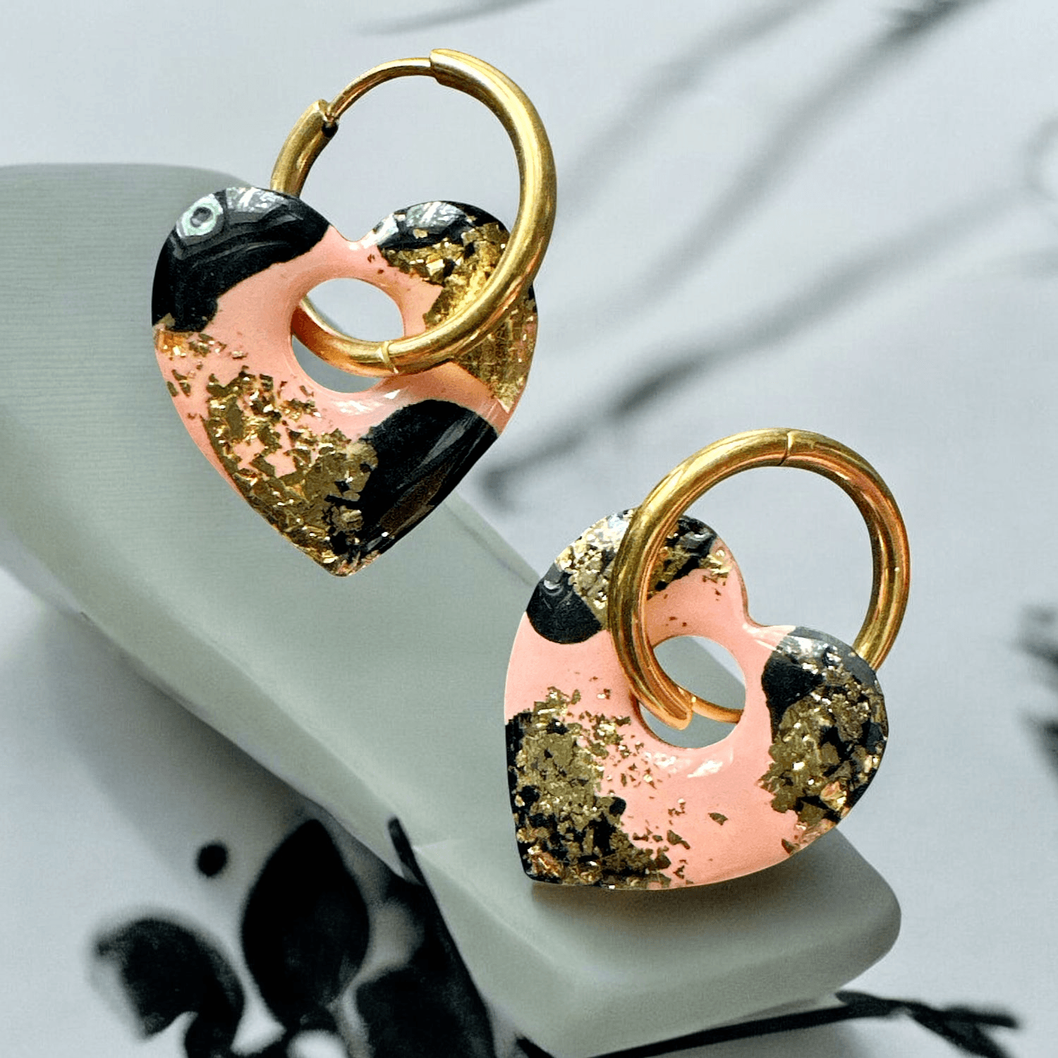 Boucles d'oreilles cœur léopard rose et feuilles d'or
