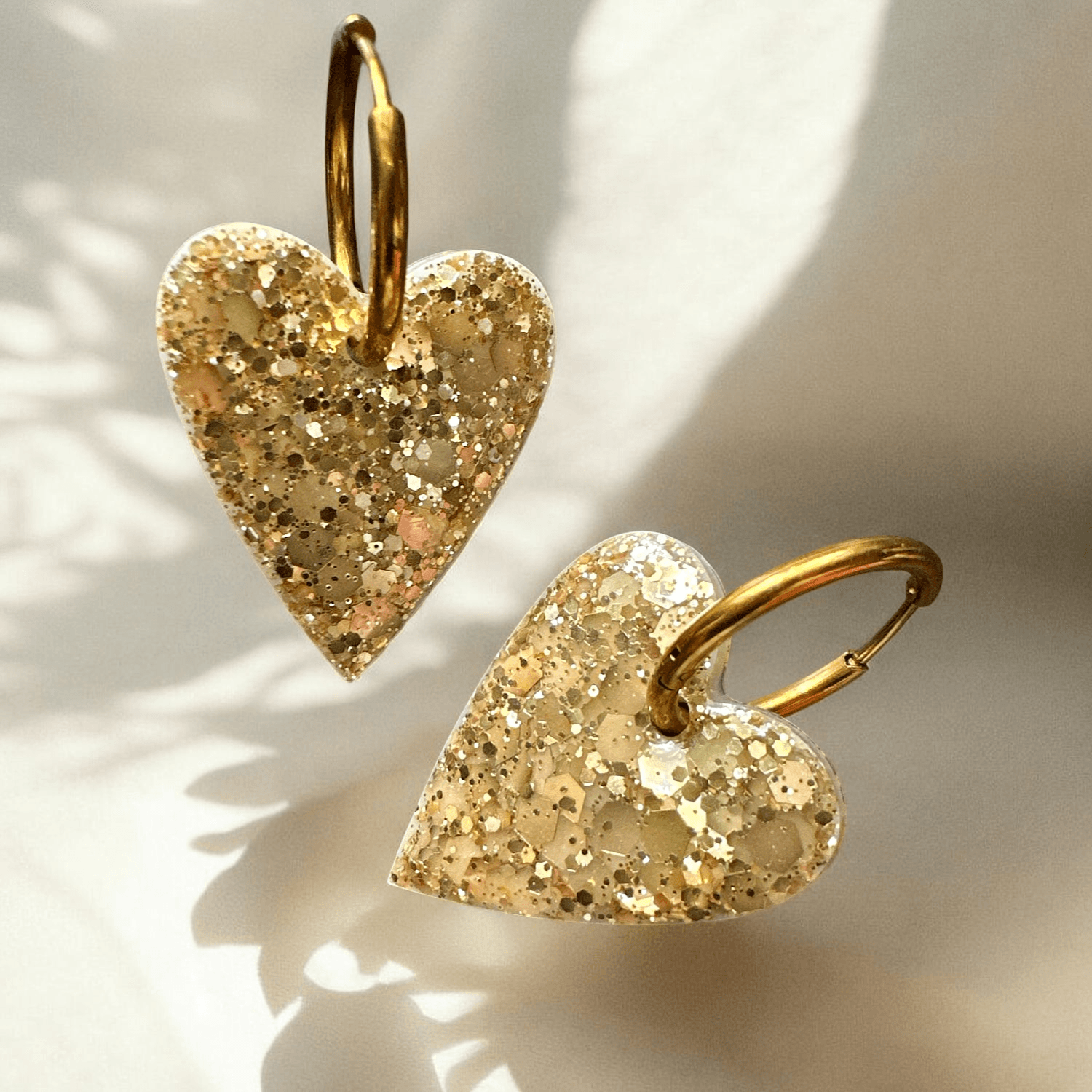 Boucles d'oreilles maxi cœur paillette or et crème