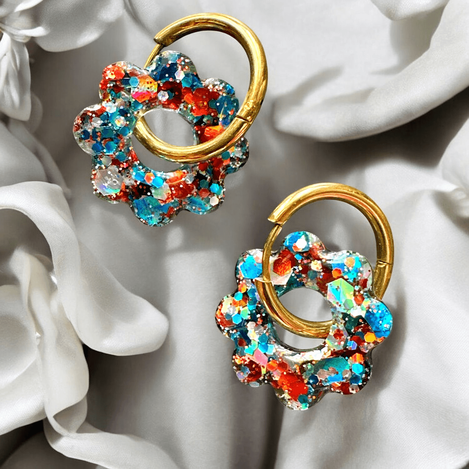 Boucles d’oreilles soleil paillette bleu ciel et terra cotta