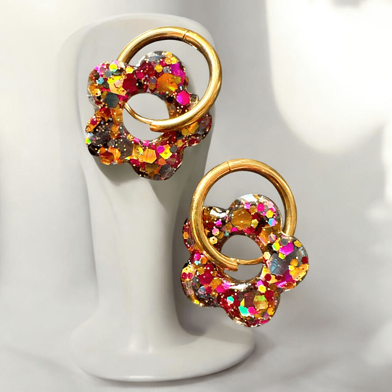 Boucles d'Oreilles Fleur paillette fushia et or gold