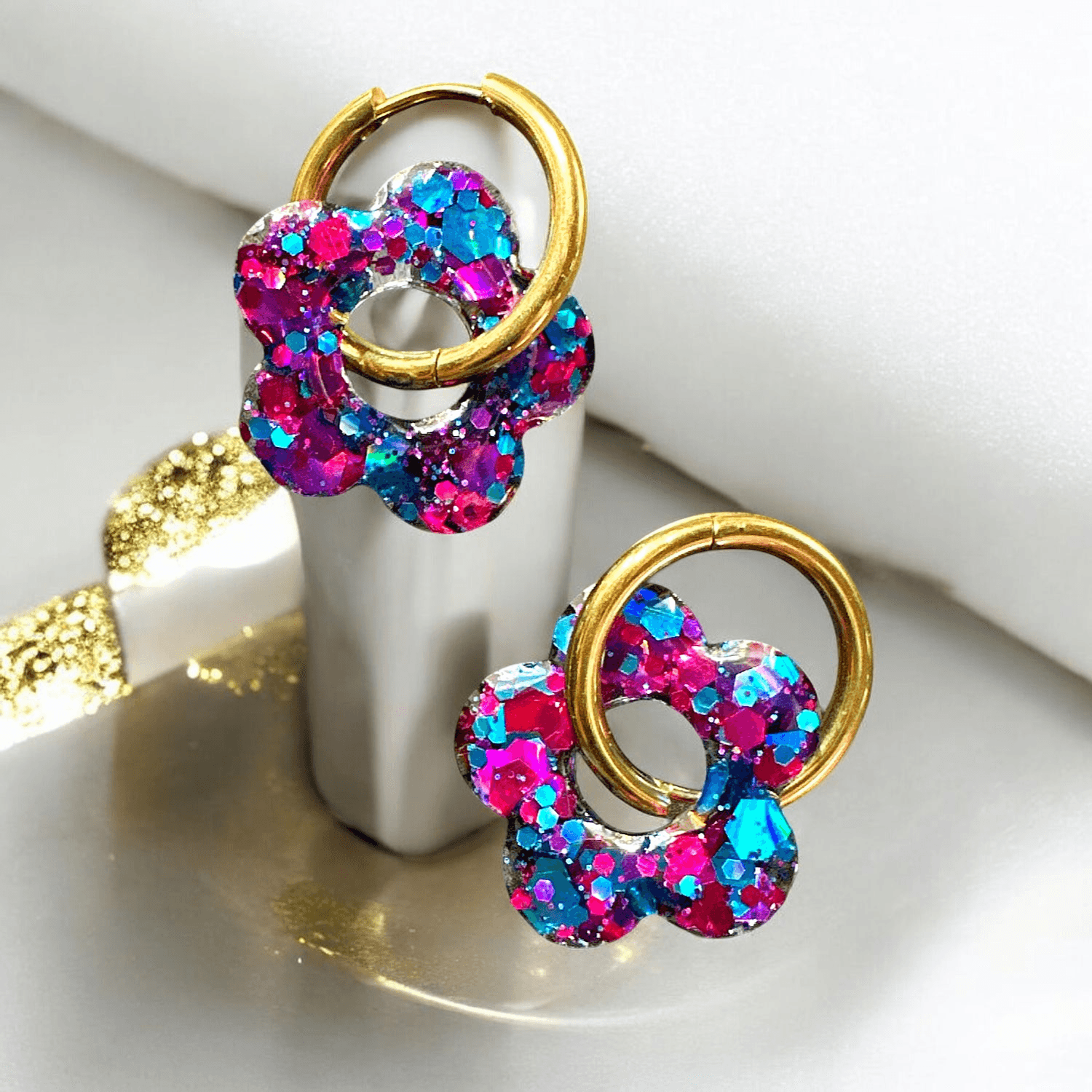 Boucles d'Oreilles fleur paillette bleu turquoise et fushia