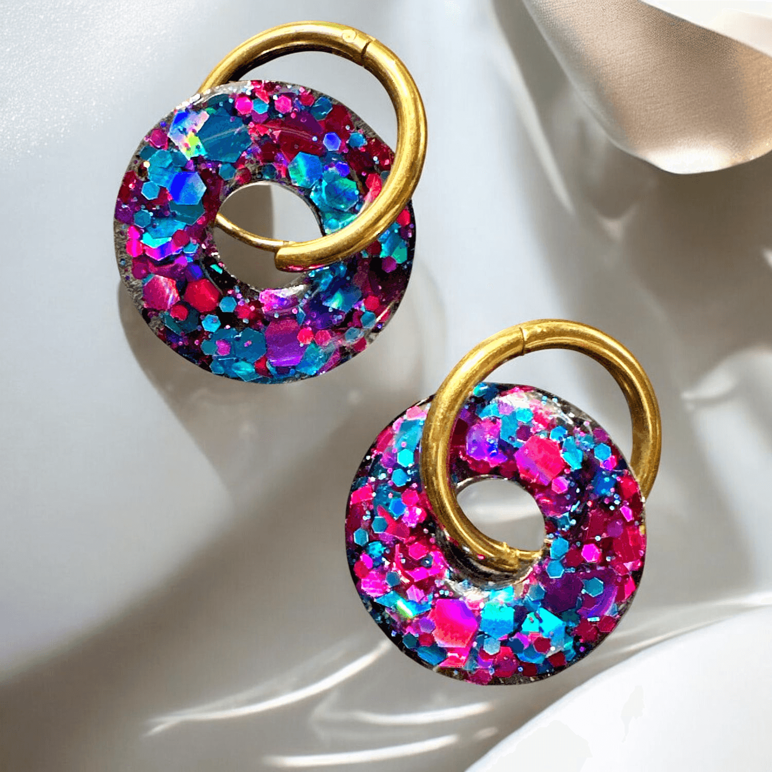 Boucles d'Oreilles cercle paillette bleu turquoise et fushia