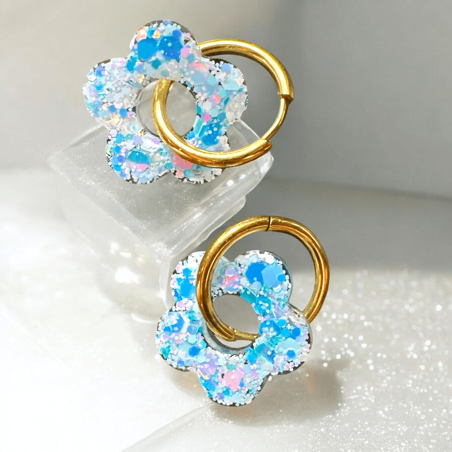 Boucles d'oreilles fleur paillette blanche bleu ciel et rose