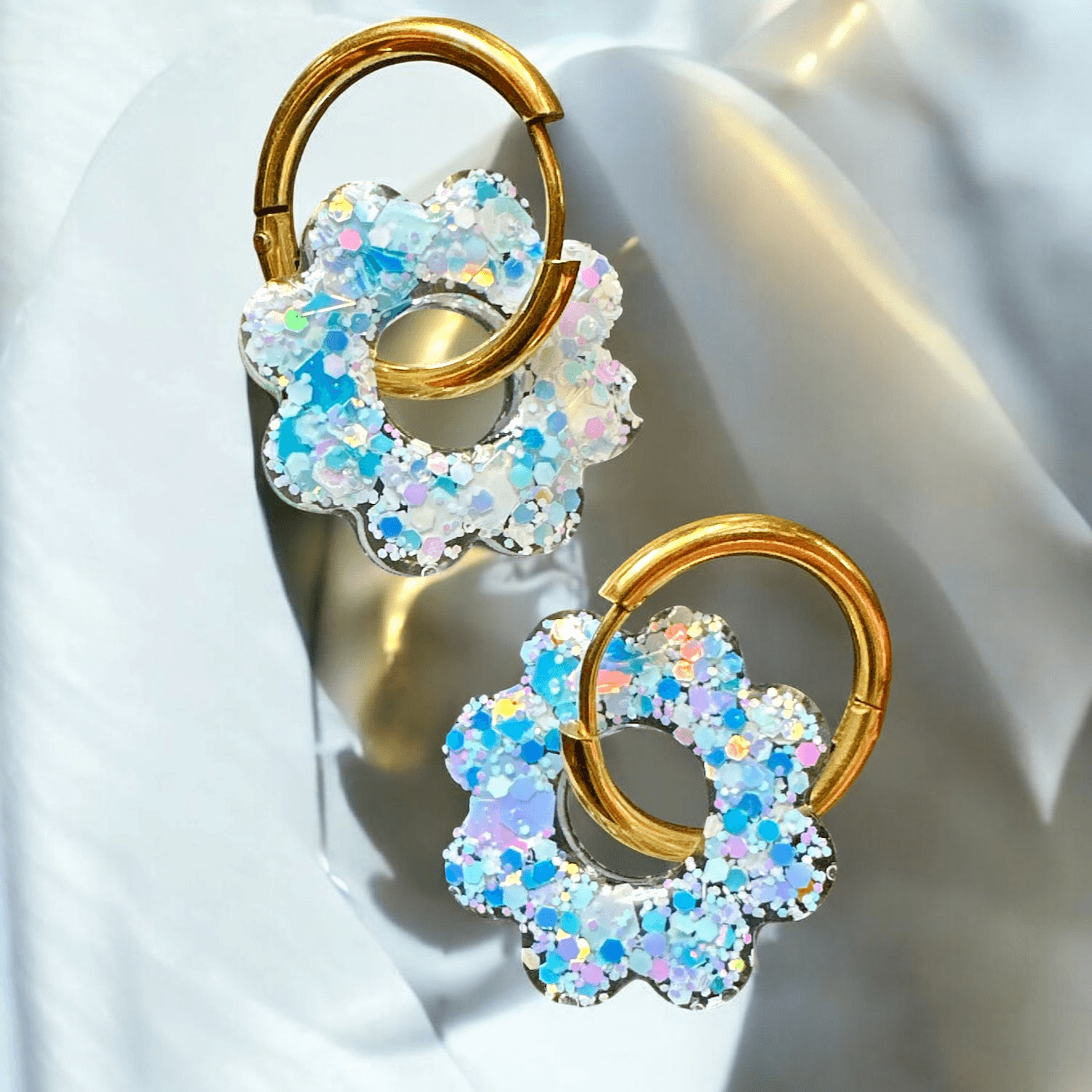 Boucles d'Oreilles soleil Paillette blanche bleu ciel et rose