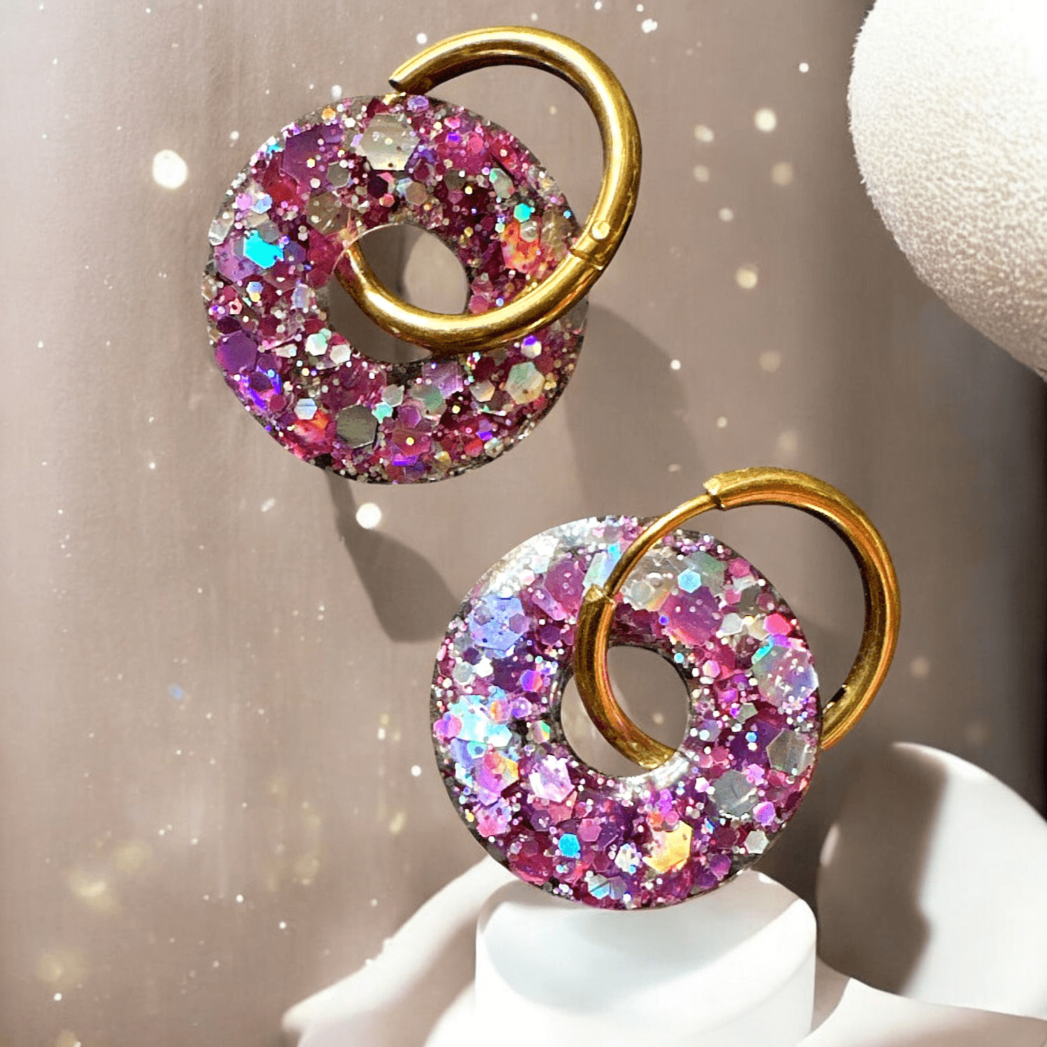 Boucles d'oreilles cercle paillette parme et argent