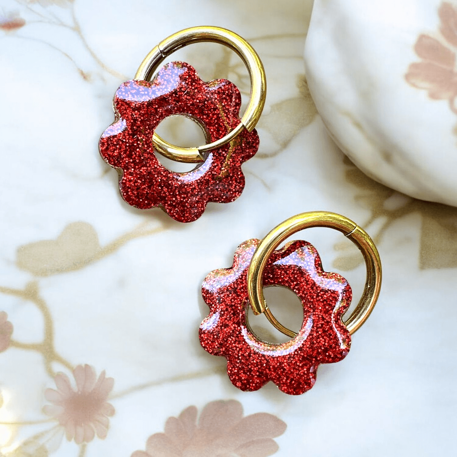 Boucles d'Oreilles soleil paillette fine rouge