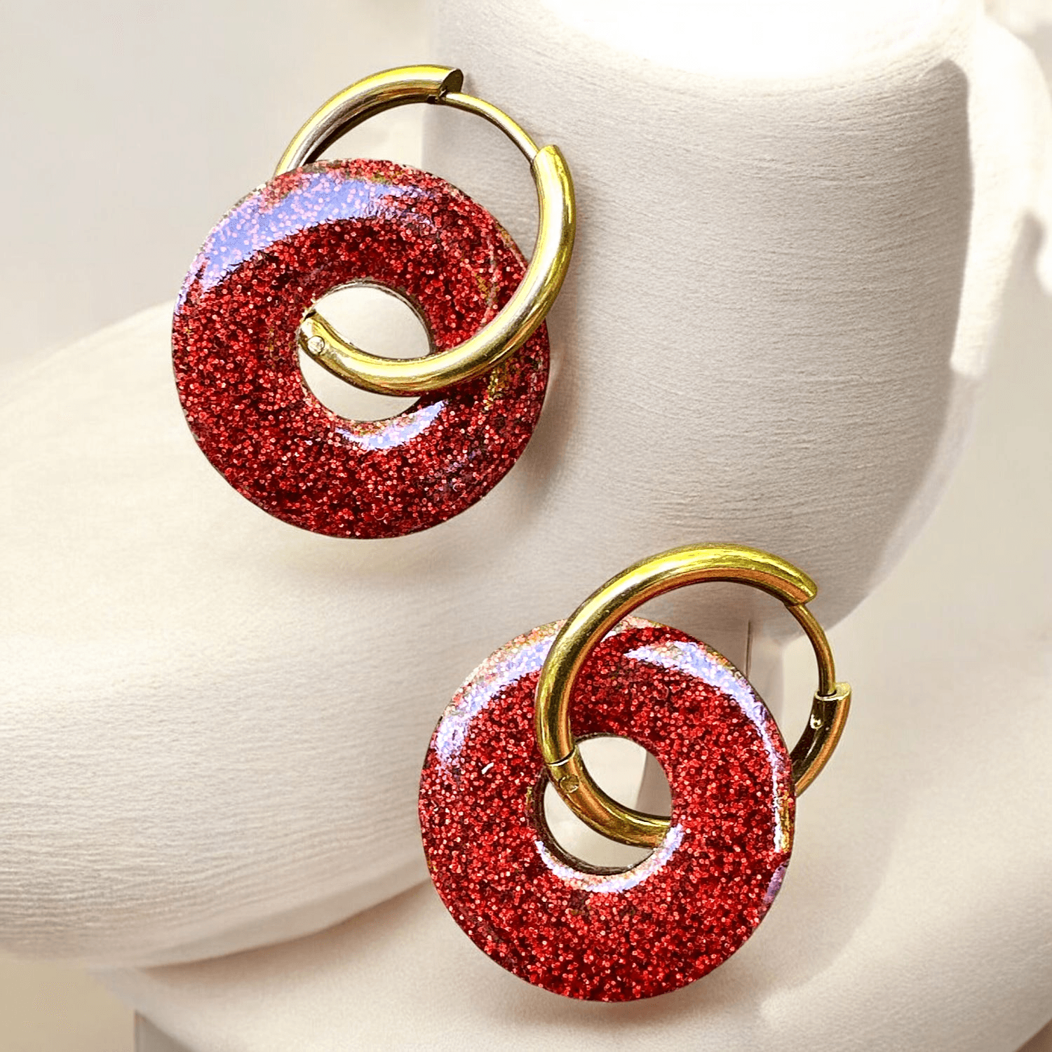 Boucles d'Oreilles Cercle paillette fine rouge