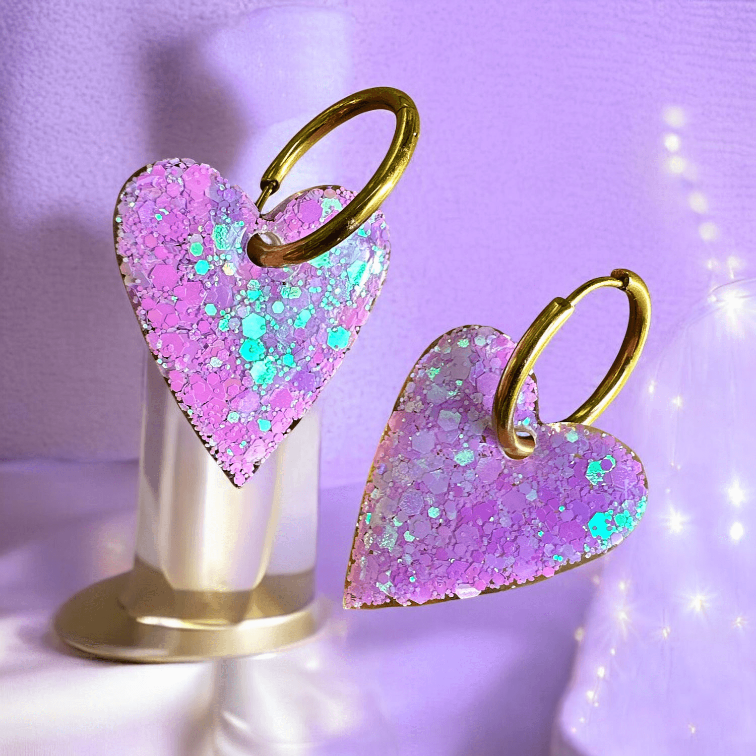 Boucles d'oreilles maxi cœur paillette violet holographique