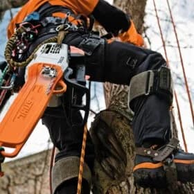 Potente motosierra de poda con 1,8 kW para profesionales